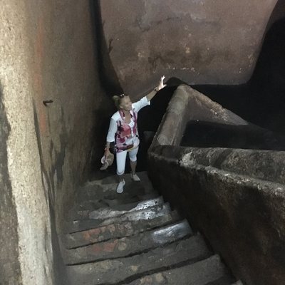 Kamenné schodisko v podzemí Starého Mesta